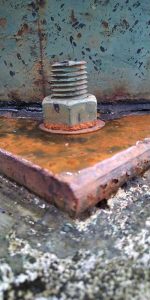 Besi Mur Baut Berkarat Kehujanan