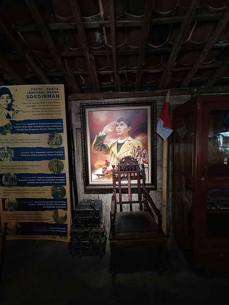 Kursi Bersejarah Jendral Besar Soedirman Lukisan Panglima Besar Jendral Soedirman Museum Satria Mandala