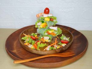 Makanan Salad Sayuran Tomat Ceri Piring Kayu edited