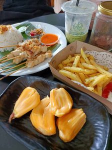 Makanan Sate Taican Kentang Goreng Buah Nangka