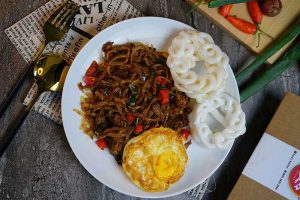 Mie Goreng Shirataki Spesial Kerupuk Putih Telur Dadar