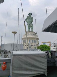 Monumen Jalesveva Jayamahe Monjaya Dermaga Militer Angkatan Laut
