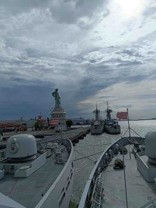 Munumen Jalesveva Jayamahe Patung Monjaya Dermaga Ujung Surabaya Kapal Perang Angkatan Laut 1