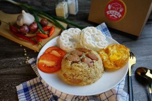 Nasi Goreng Spesial Telur Ceplok Kerupuk Putih