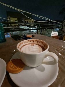 Ngopi Kopi Susu Latte Biskuit