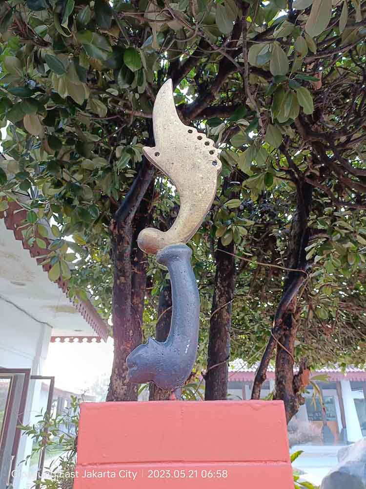 Kujang : Simbol Kepemimpinan Yang Seimbang 1 Pusaka Kujang Kerajaan Pajajaran