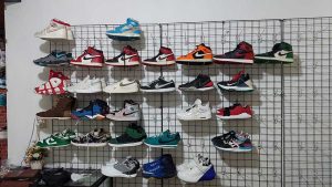 Rak Sepatu Basket Seaker Nike Air Jordan 1s Michael Jordan Sepatu Assic