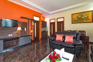 Ruangan Keluarga Lengkap Deluxe VIP VVIP Hotel Bintang 3 Nuansa Warna Orange