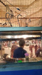 Segelas Kopi Penjual Daging Sapi Pasar Moderen