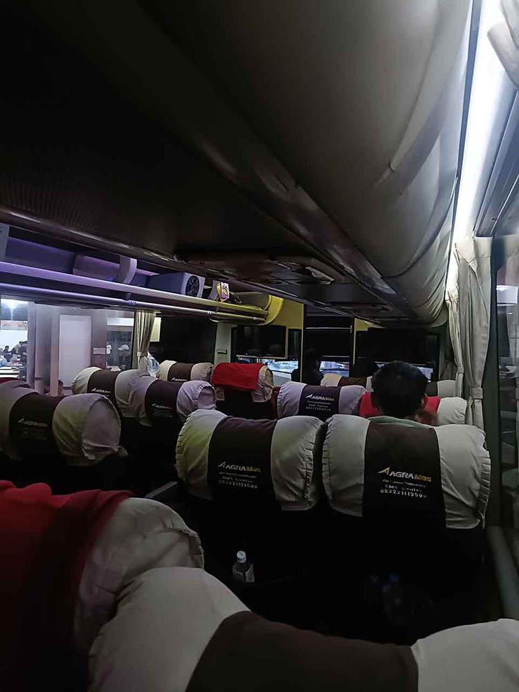 Tempat Duduk Interior Bus Malam Bus AKAP