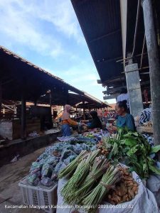 Anak Nelayan Dek Kapal Tongkang Langit Biru 1