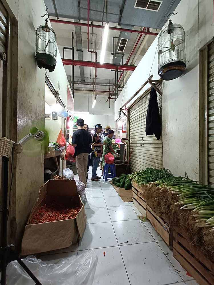 Belajar Pelayanan Di Pasar Untuk Pedagang Atau Karyawan Pemula 1 Los Pasar Sayuran Bahan Pokok Pasar Moderen