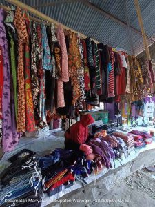 Pedagang Baju Daster Kemeja Kain Pasar Tradisional