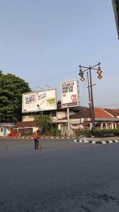 Petugas Kebersihan Jalan Tukang Sapu Jalan Pasukan Orange
