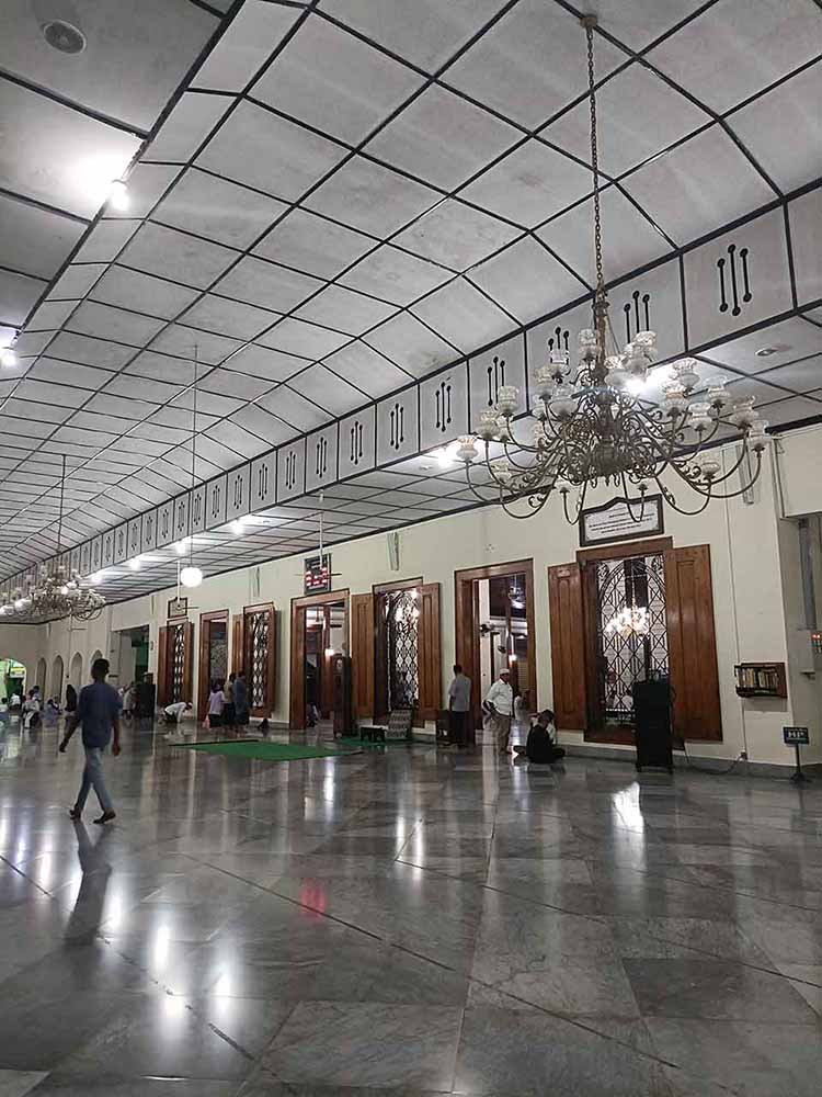 Suasana Selasar Masjid Agung Ramadhan
