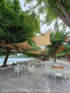 Cafe Dan Resto View Pantai Pulau Komodo