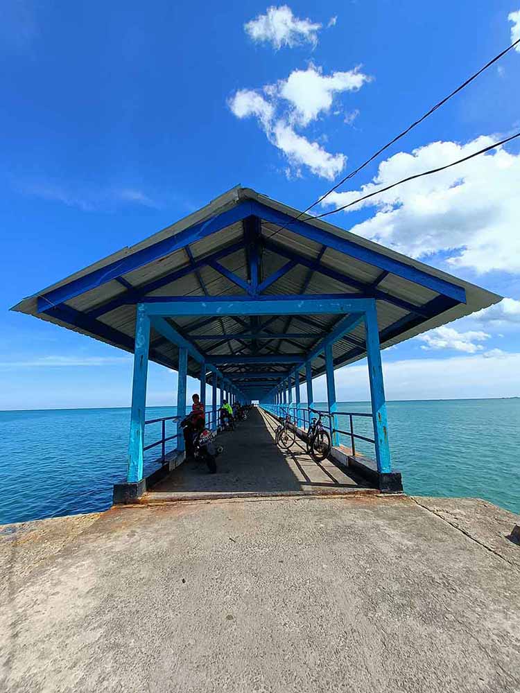 Jalan Dermaga Kapal Laut Biru
