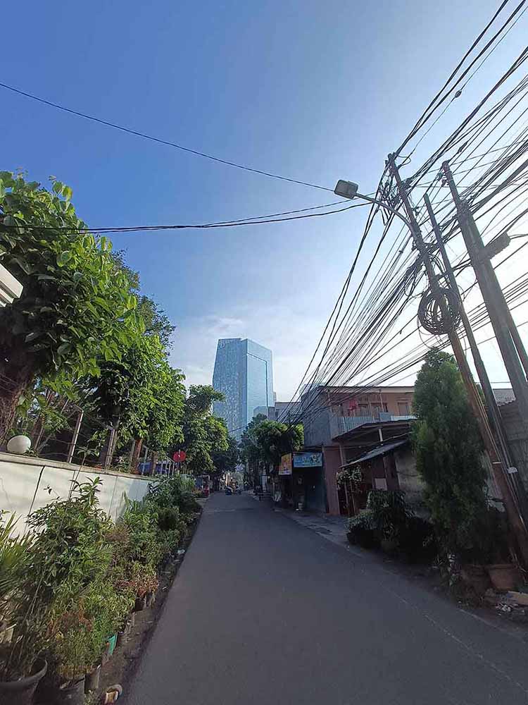 Jalan Menuju Gedung Tinggi Jalanan Jakarta