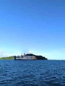 KMP Batumandi Berlayar Selat Sunda