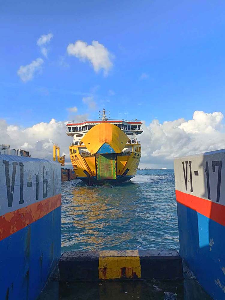 KMP Batumandi Pelabuhan Merak