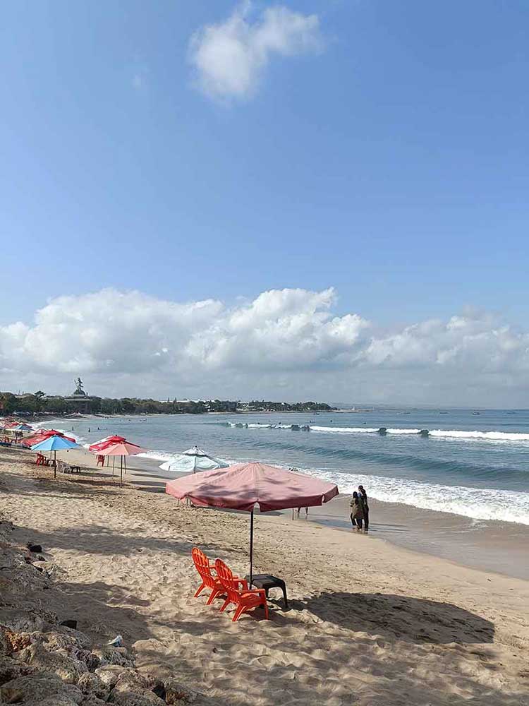 Payung Pantai Santai Di Pinggir Pantai