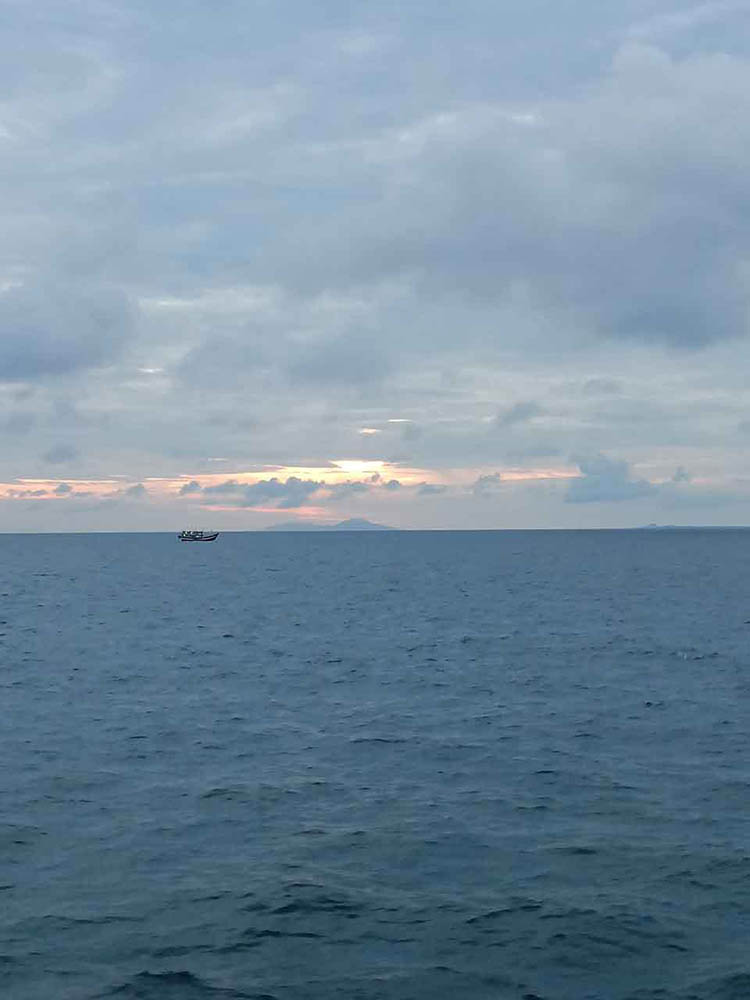 Pemandangan Kapal Nelayan Di Kala Senja 1